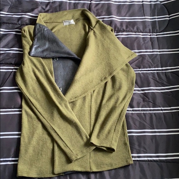 Light button up jacket - Picture 2 of 10